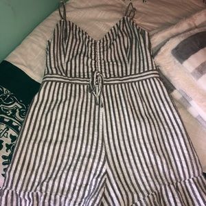 ♾White And Grey Striped AEO Romper♾